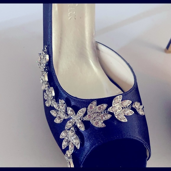 Elegant Park Satin Women’s Heels - Picture 7 of 10